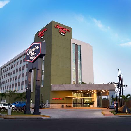 Hampton Inn By Hilton Villahermosa Exterior photo