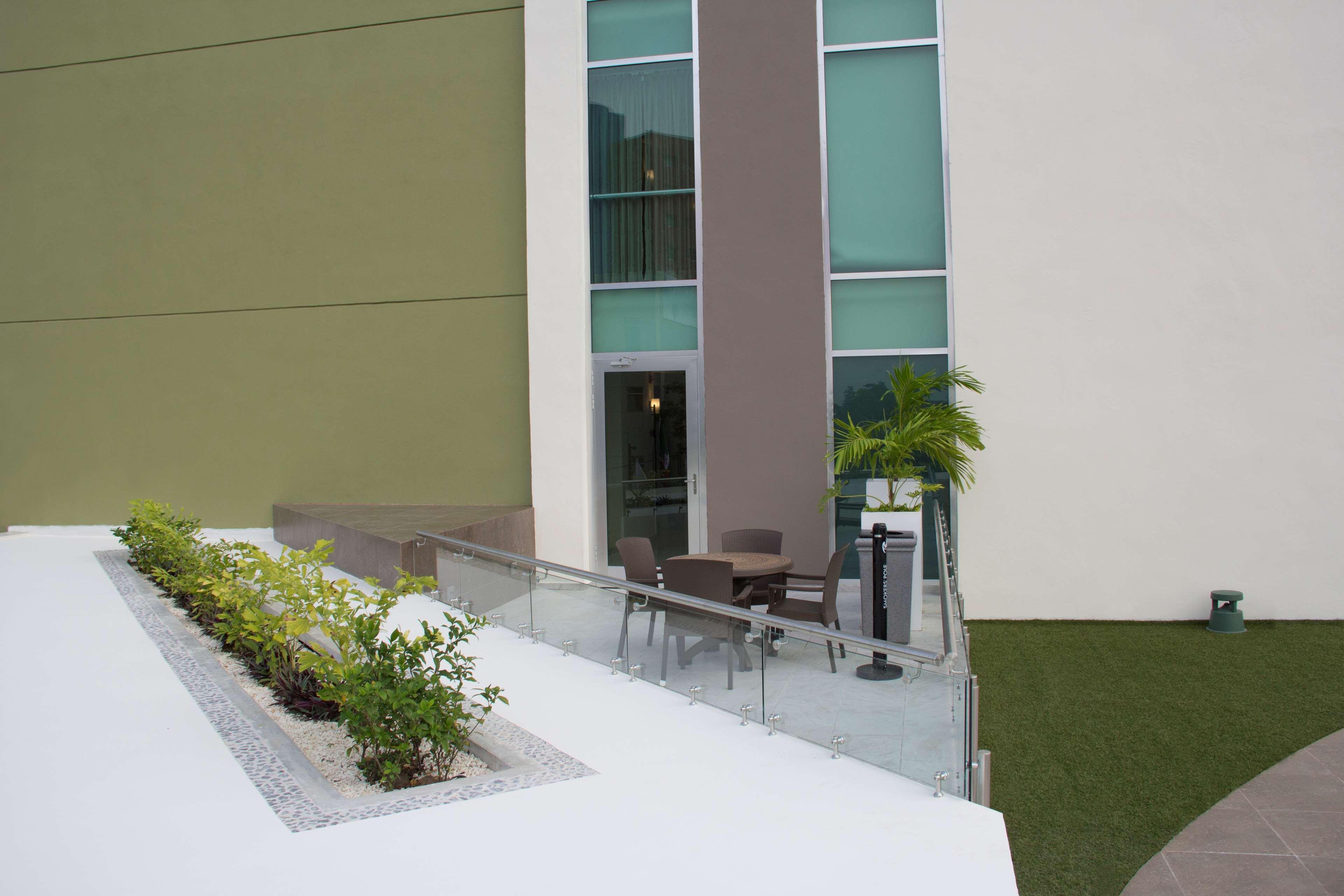 Hampton Inn By Hilton Villahermosa Exterior photo