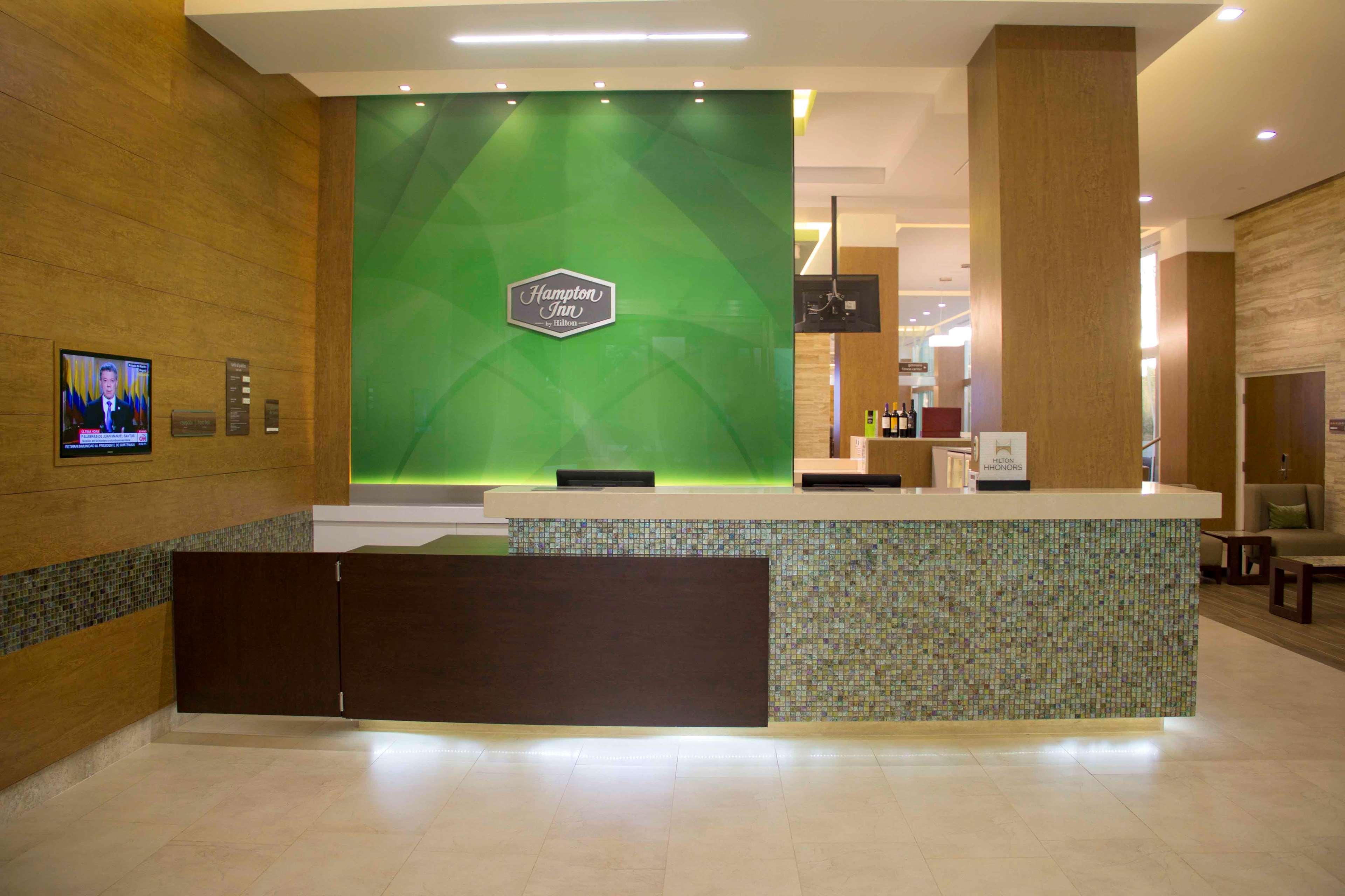 Hampton Inn By Hilton Villahermosa Exterior photo